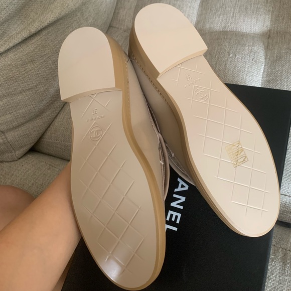 Chanel Loafers 22P BegieQuilted Flap Turn Lock GoldCCLogoSlipOnMule Flat Loafer - Picture 6 of 9